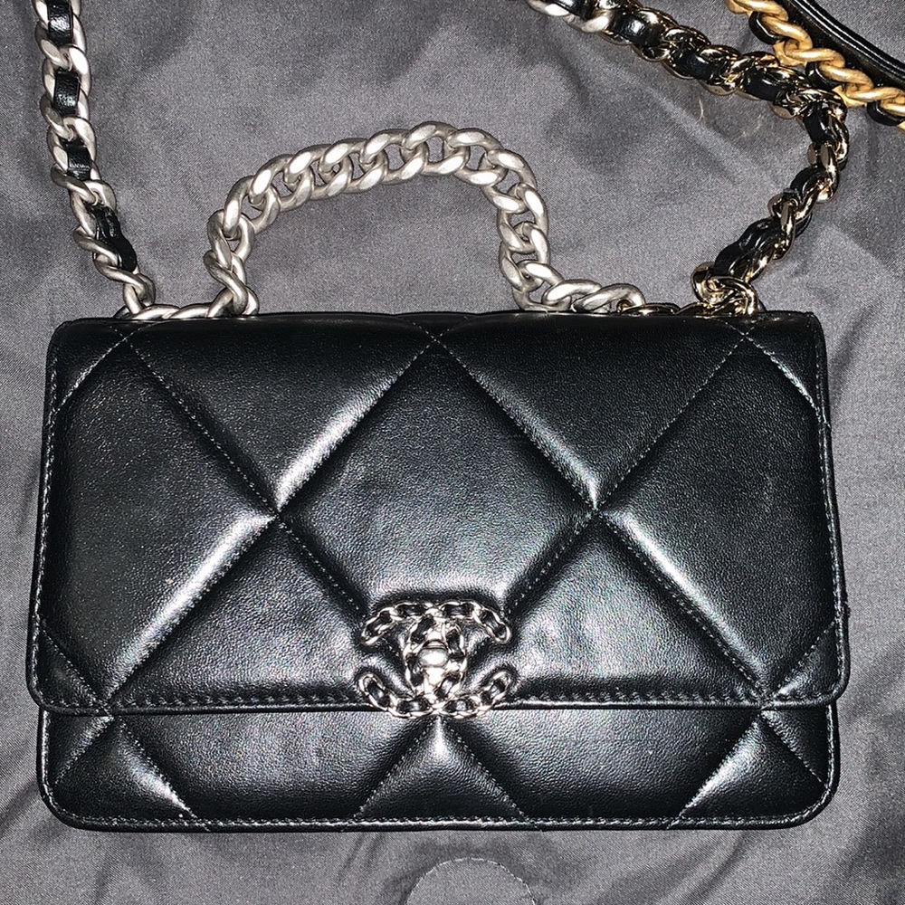Authentic Chanel - Picture 2 of 12